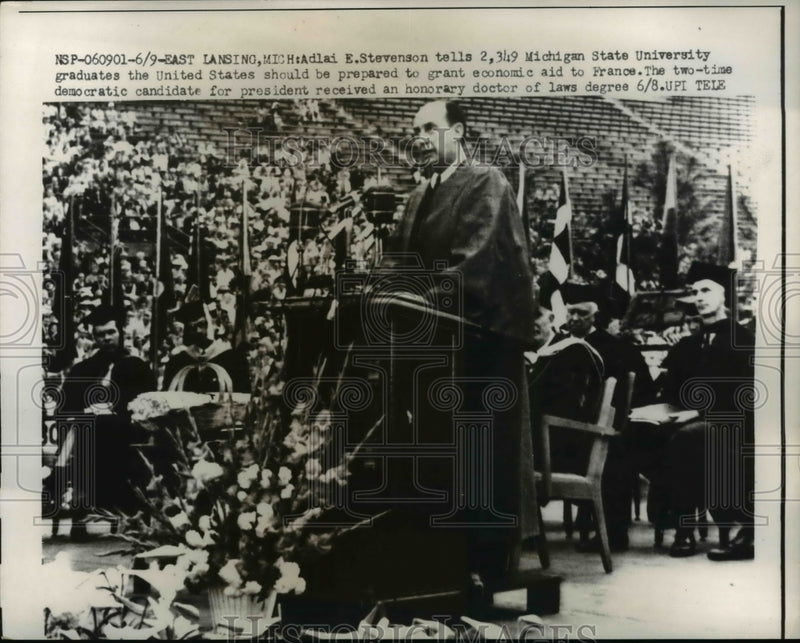 Load image into Gallery viewer, 1958 Press Photo Adlai Stevenson Speaking @ Michigan State University Graduation
