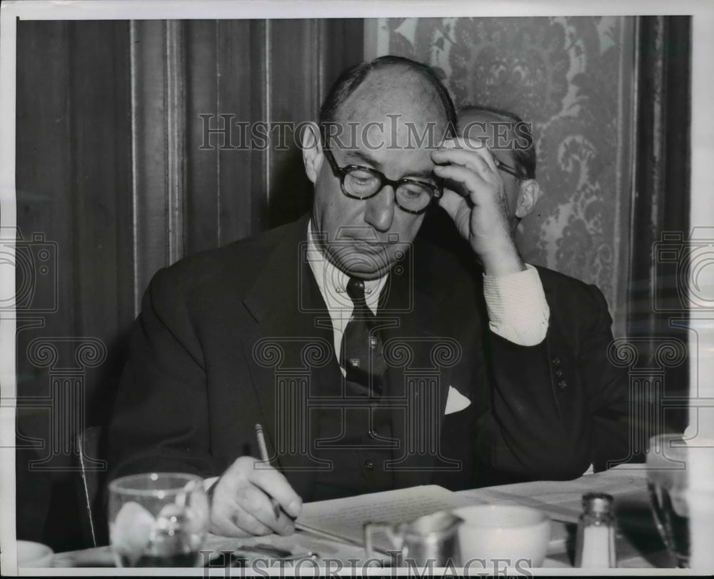 1957 Press Photo Adlai Stevenson at ACLU Luncheon, Chicago - nef41809
