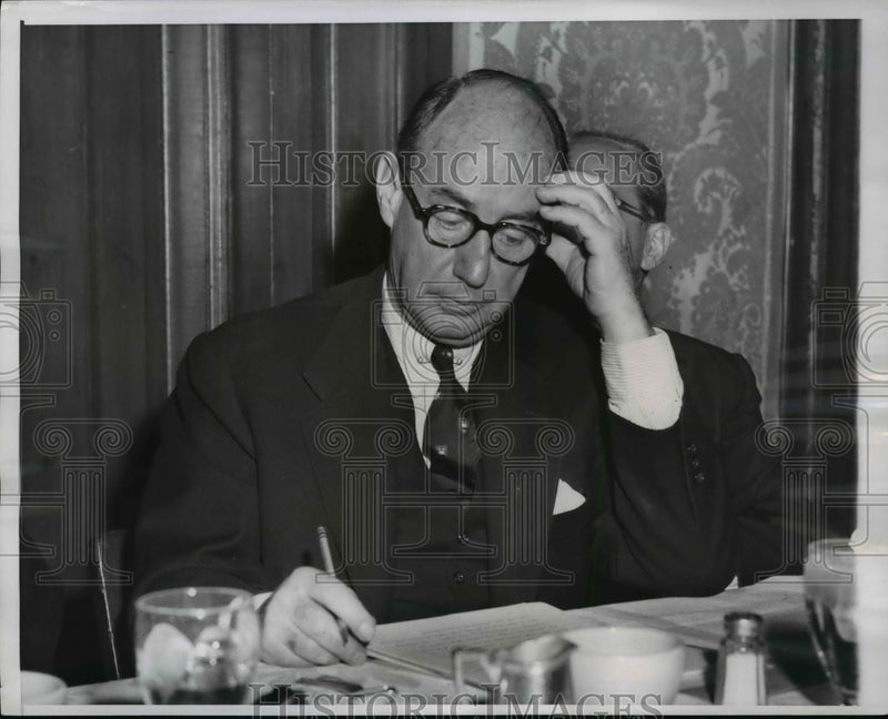 Load image into Gallery viewer, 1957 Press Photo Adlai Stevenson at ACLU Luncheon, Chicago - nef41809
