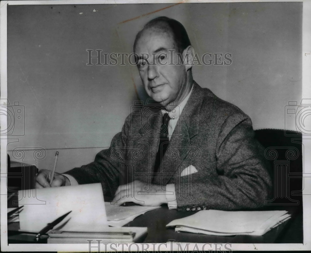 1957 Press Photo Adlai Stevenson at his Desk, Washington, D.C. - nef41810