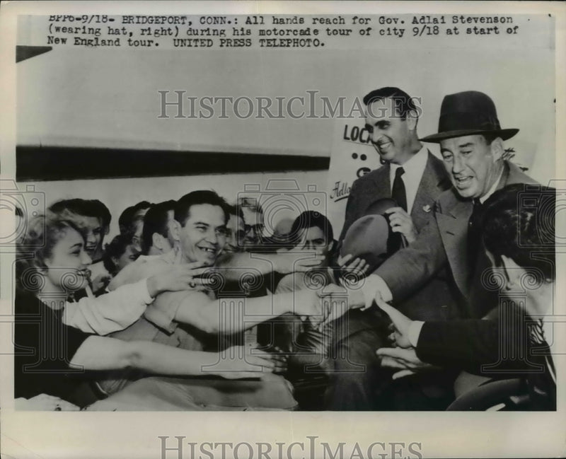 Load image into Gallery viewer, 1952 Press Photo Adlai Stevenson During Motorcade Tour, Bridgeport connecticut
