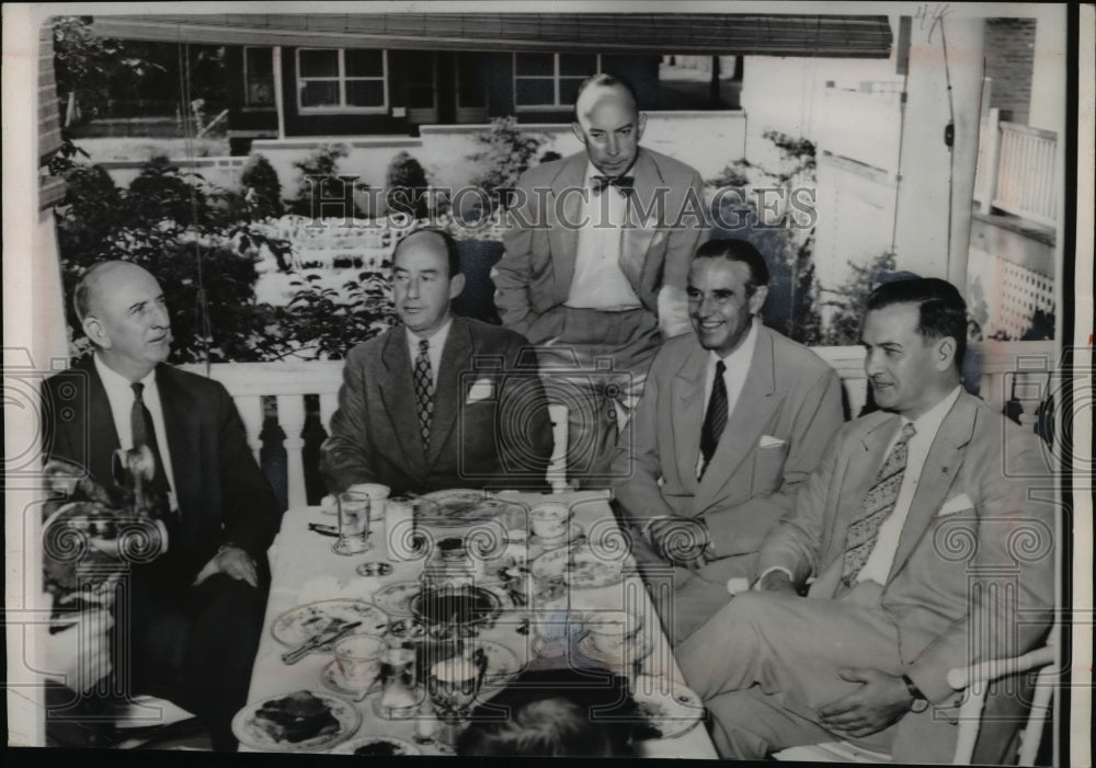 1952 Press Photo Adlai Stevenson Meets w/ Political Leaders, Russell, Harriman