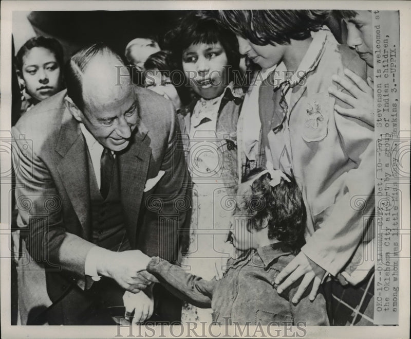 Load image into Gallery viewer, 1952 Press Photo Governor Adlai Stevenson Greeted at Oklahoma City Airport
