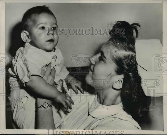 1947 Press Photo Baby Abandoned in Hotel Room, chicago - nef41916