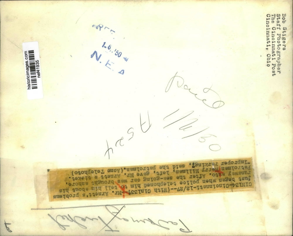 1949 Press Photo Mr Arnett's Car Runs Into Water Pulled Out Gets Parking Ticket