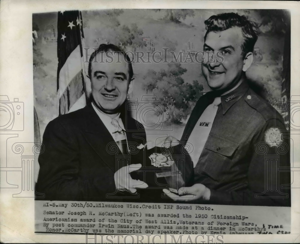 1950 Press Photo Joseph R. McCarthy Given VFW Award by Irwin Naus, Milwaukee