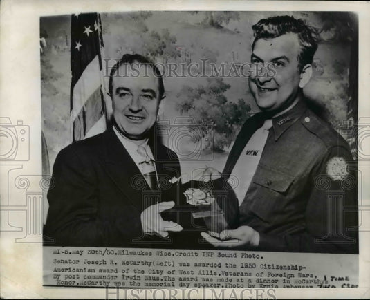 1950 Press Photo Joseph R. McCarthy Given VFW Award by Irwin Naus, Milwaukee