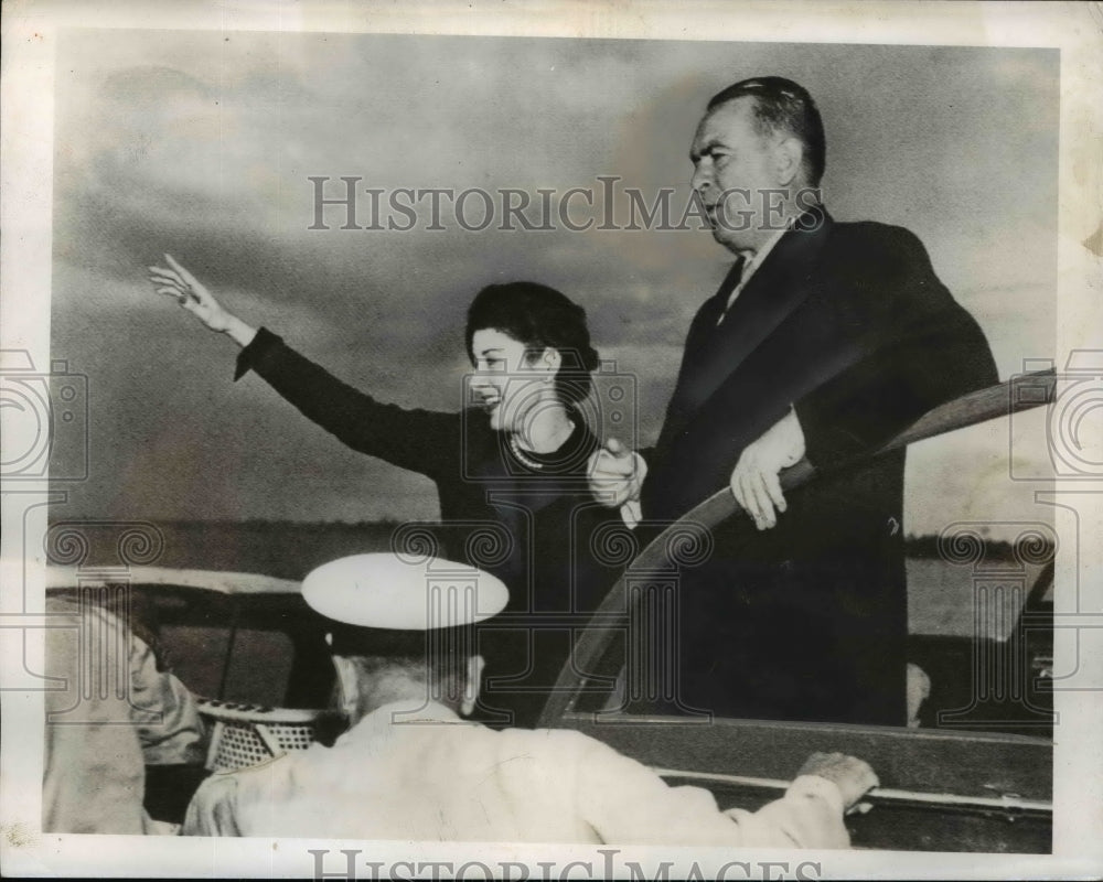 1949 Press Photo William O'Dwyer & Wife Aboard Yacht during Honeymoon, Florida