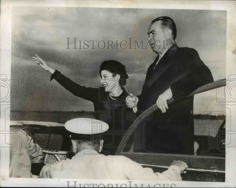Load image into Gallery viewer, 1949 Press Photo William O'Dwyer &amp; Wife Aboard Yacht during Honeymoon, Florida
