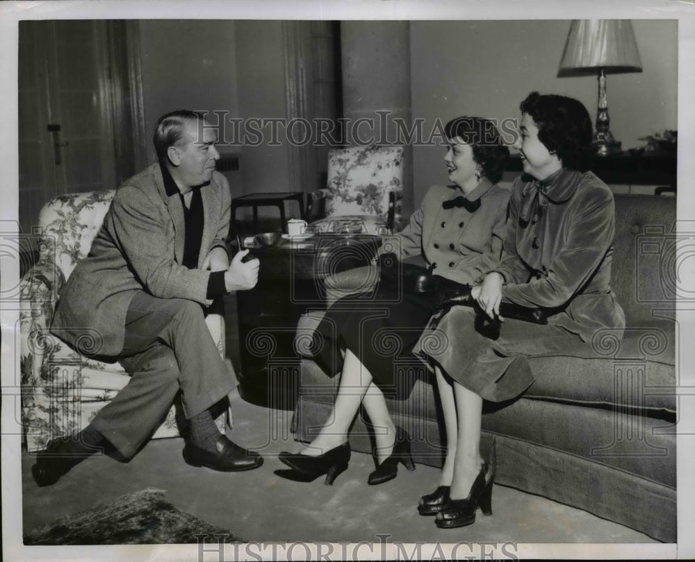 1950 Press Photo William O'Dwyer Interviewed in Mexico City - nef42036
