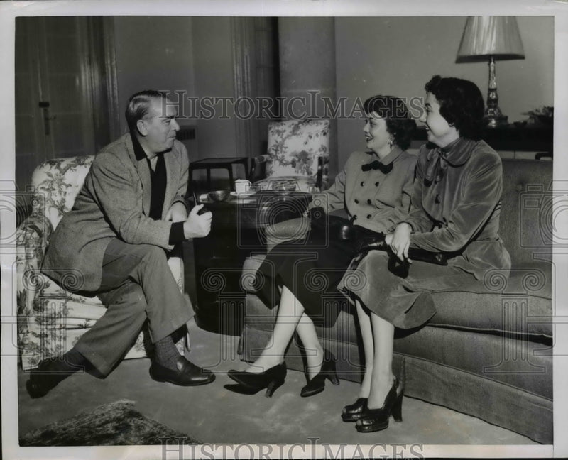 Load image into Gallery viewer, 1950 Press Photo William O'Dwyer Interviewed in Mexico City - nef42036
