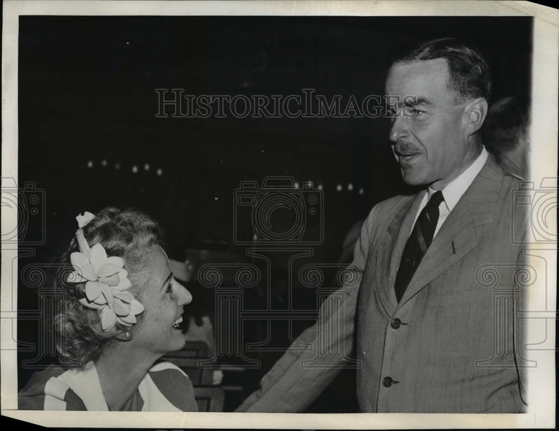 Load image into Gallery viewer, 1944 Press Photo Mrs. C.W. Weiss, Jr., Bob Burroughs at GOP Resolutions Meeting
