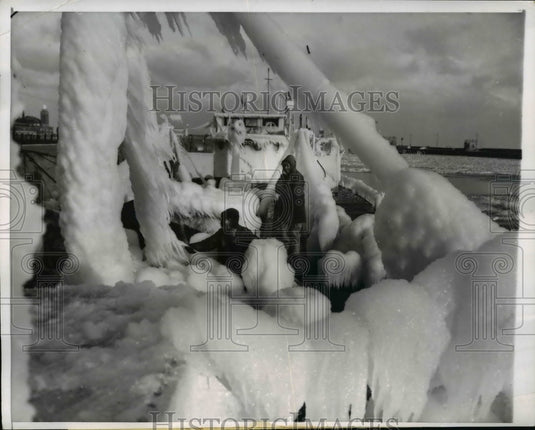 1961 Press Photo Ice Encrusted Oil Tanker Blur Comet at Docks Chicagos Navy Pier