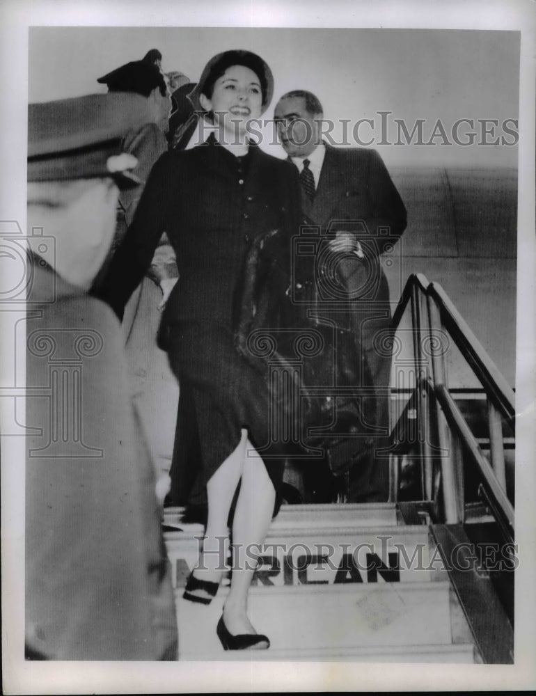 1950 Press Photo William O'Dwyer & Wife at Mexico City International Airport