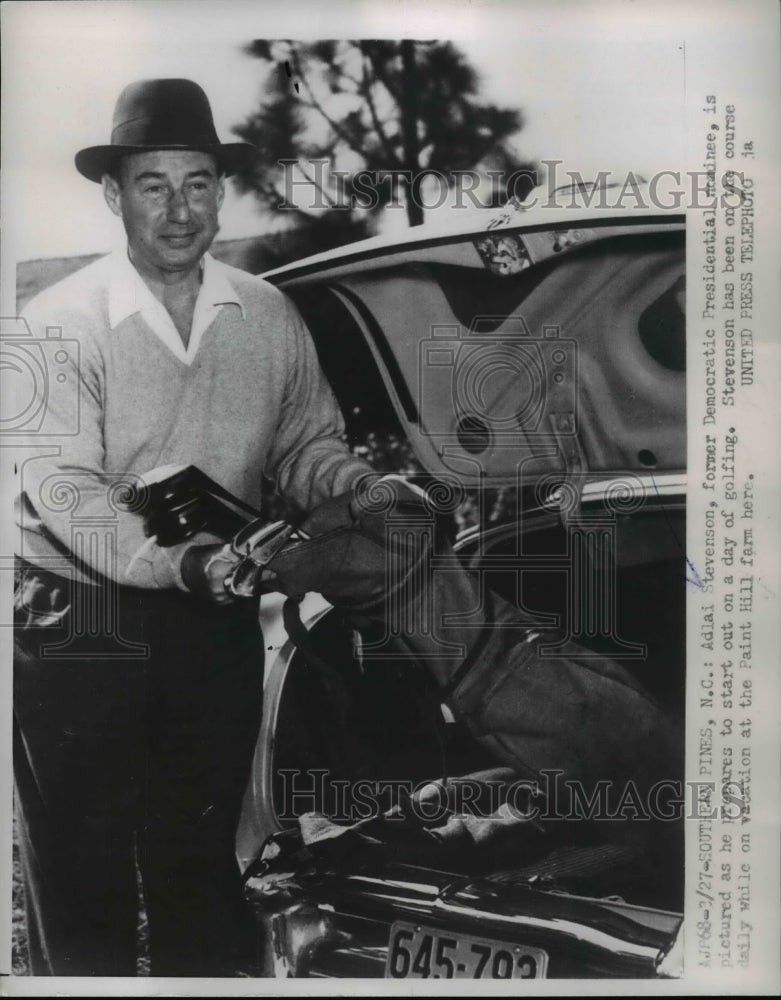 1954 Press Photo Adlai Stevenson Golfing in Southern Pines, North Carolina
