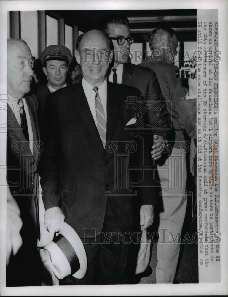1965 Press Photo Adlai Stevenson arrived at San Francisco International Airport