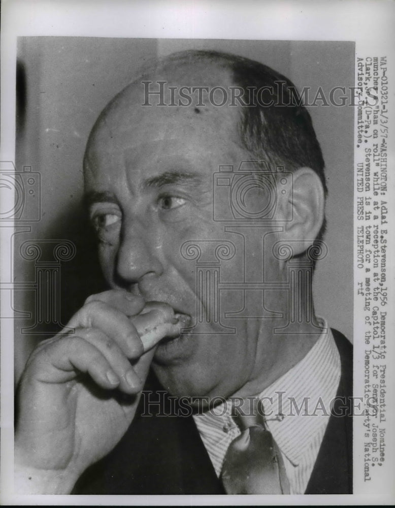 1957 Press Photo Stevenson munches a "ham on roll" at a reception at the Capitol