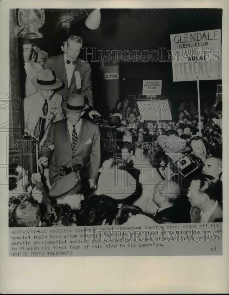 Load image into Gallery viewer, 1952 Press Photo Governor Adlai Stevenson finishes out his first campaign tour
