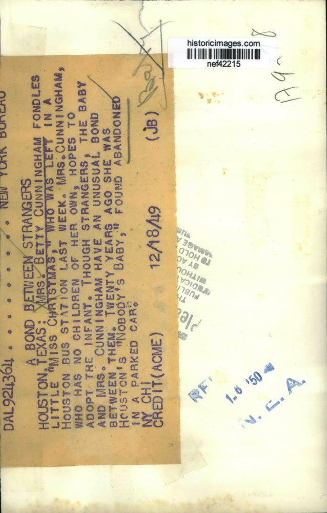 1949 Press Photo Mrs Betty Cunningham & Baby Left in Houston Bus Station