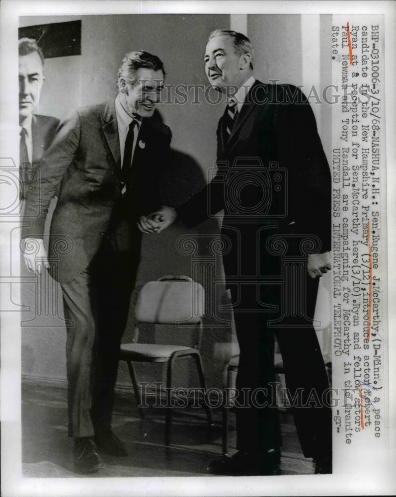1968 Press Photo Sen McCarthy Introduces Robert Ryan at Reception For McCarthy