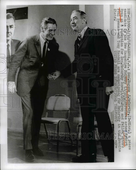1968 Press Photo Sen McCarthy Introduces Robert Ryan at Reception For McCarthy