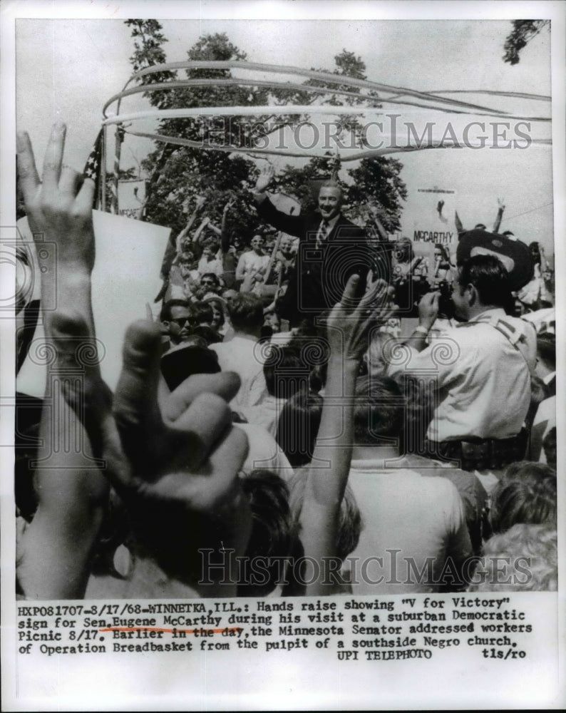 1968 Press Photo Eugene McCarthy at Democratic Picnic, Winnetka, Illinois