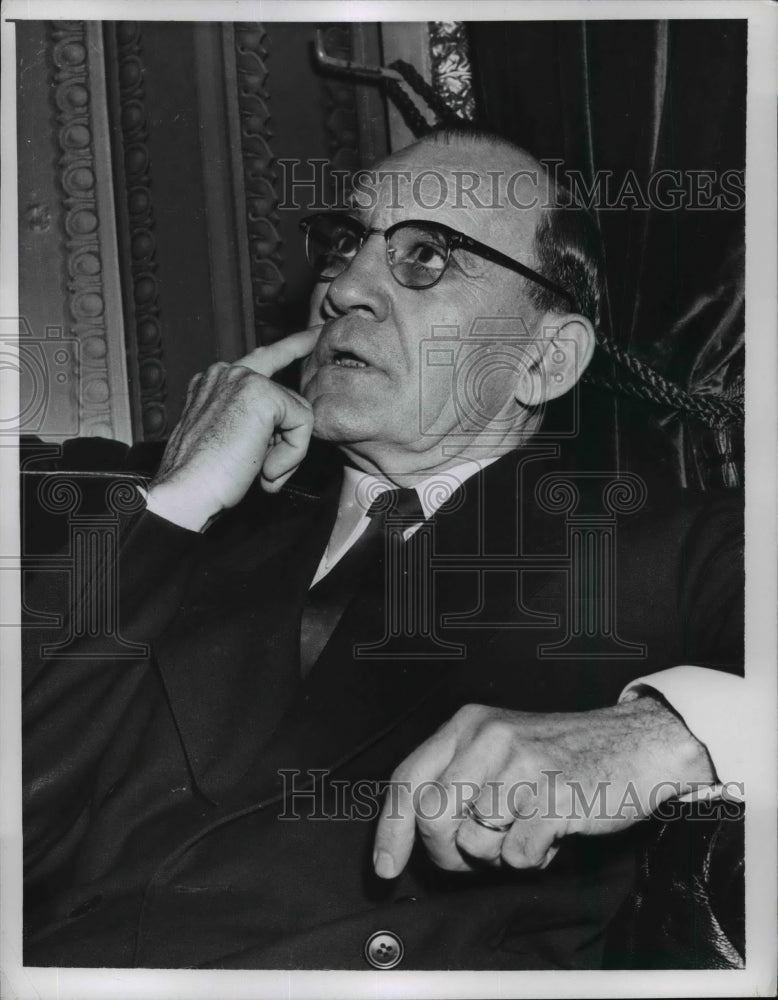 Load image into Gallery viewer, 1957 Press Photo John McClelland - nef42297
