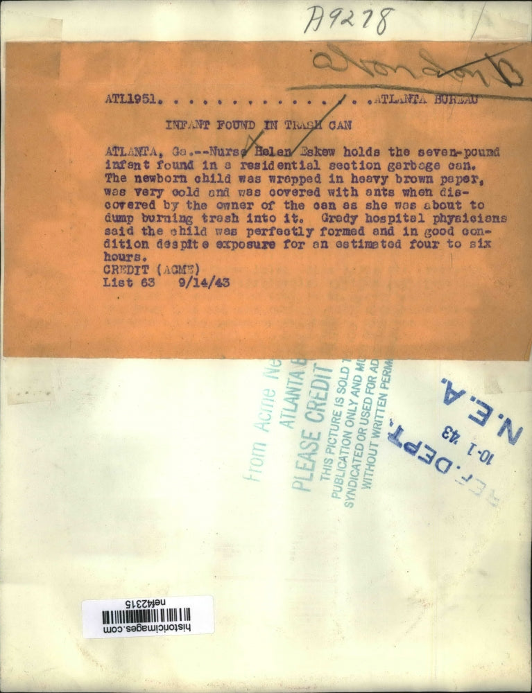 1943 Press Photo Nurse Helen Eskew Holding Abandoned Baby, Atlanta, Georgia