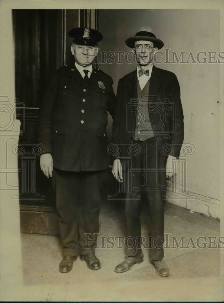 1925 Press Photo Photo of Frank L Smith Made at Capital Police Headquarters
