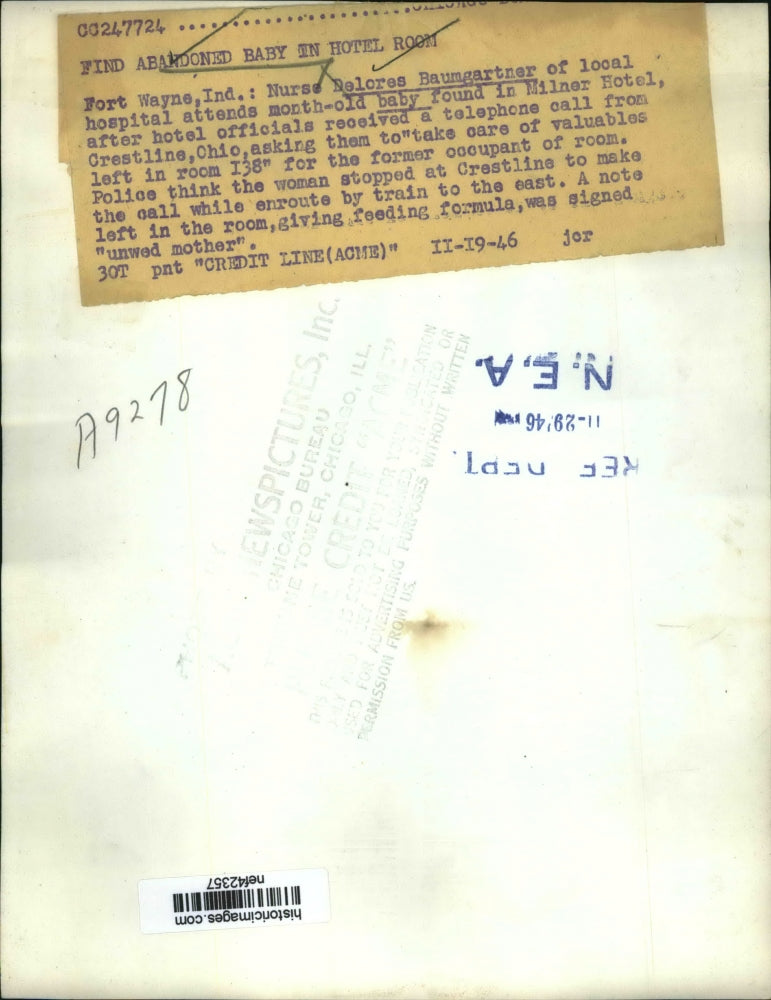 1946 Press Photo Delores Baumgartner Attends to Abandoned Baby Found in Hotel