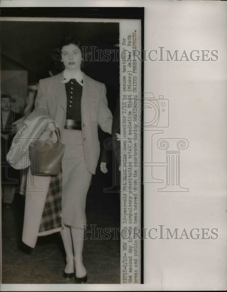 1953 Press Photo Pat Ward at Minot "Mickey" Jelke Trial, New York - nef42362