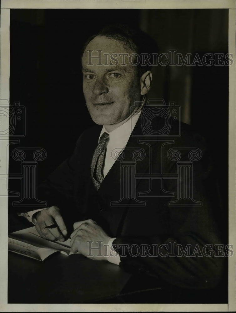 1934 Press Photo Professor Jacob Vines at His Desk, U.S. Treasury Department