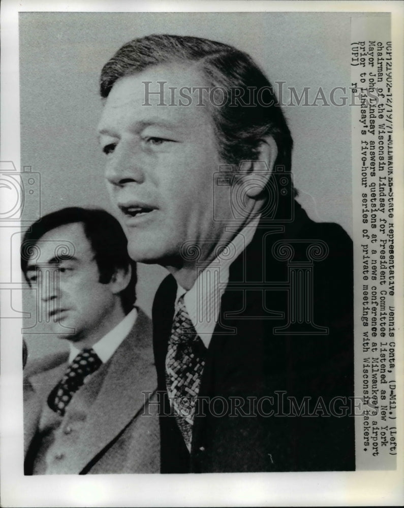 Load image into Gallery viewer, 1971 Press Photo Dennis Conta Listened as Mayor John Lindsay Answers Questions
