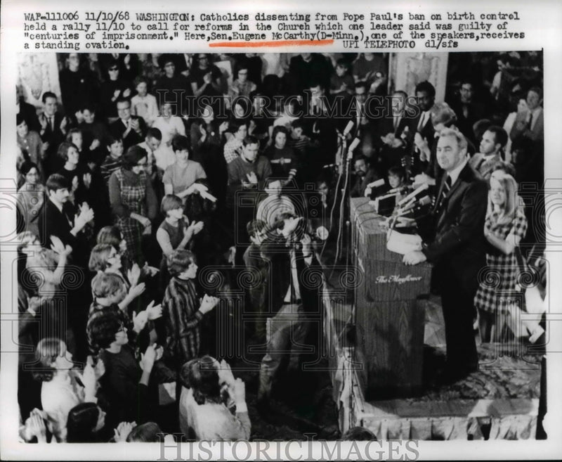 Load image into Gallery viewer, 1968 Press Photo Senator Eugene J. McCarthy Speaking at Church Reform Rally, DC
