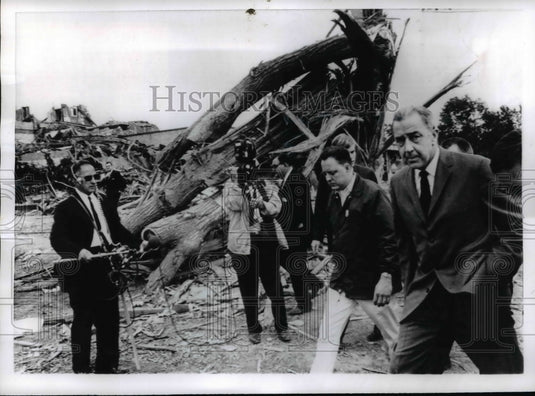 1968 Press Photo Senator Eugene McCarthy Inspects Tracy Tornado Clean-Up