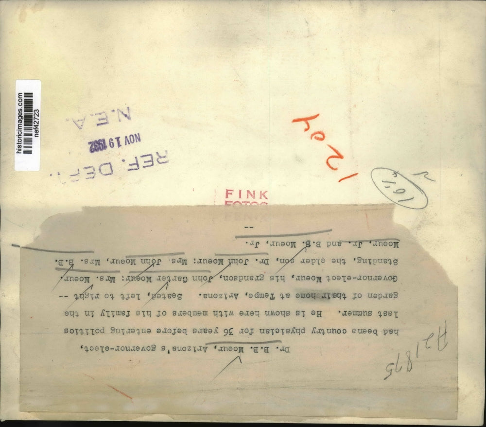 1932 Press Photo Dr B.B. Moeur shown with members of his family at their home