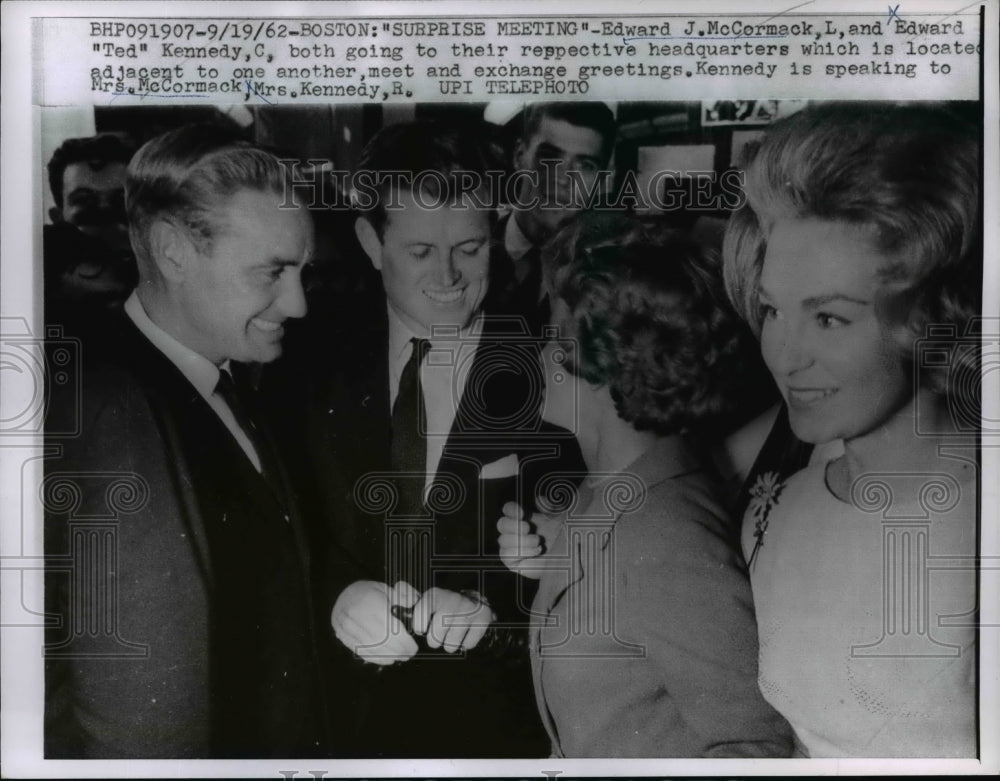 1962 Press Photo Edward McCormack, and Ted Kennedy going to their "headquarters"