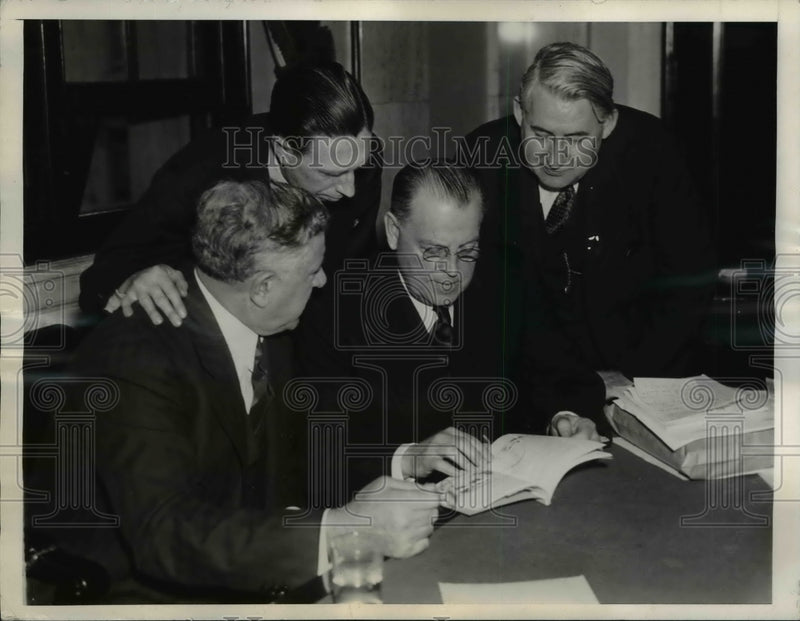 Load image into Gallery viewer, 1939 Press Photo Thomas Amelie Nomination to Interstate Commission Hearings

