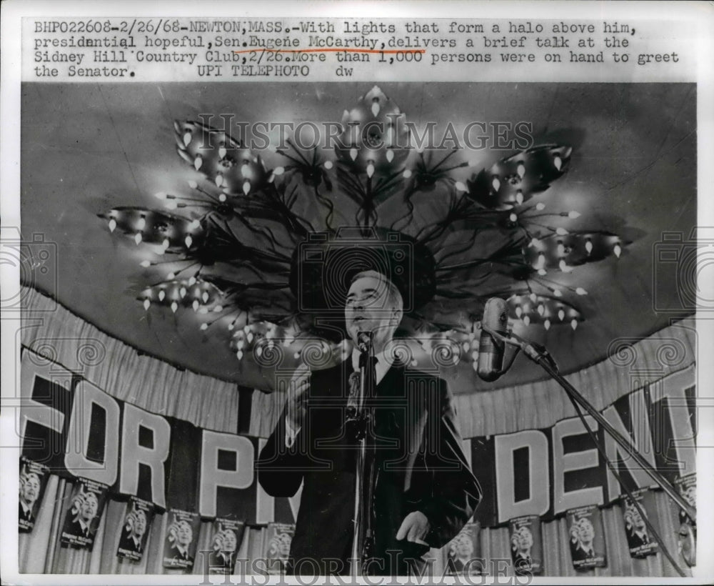 1968 Press Photo Senator Eugene McCarthy Speaks at Sidney Hill Country Club