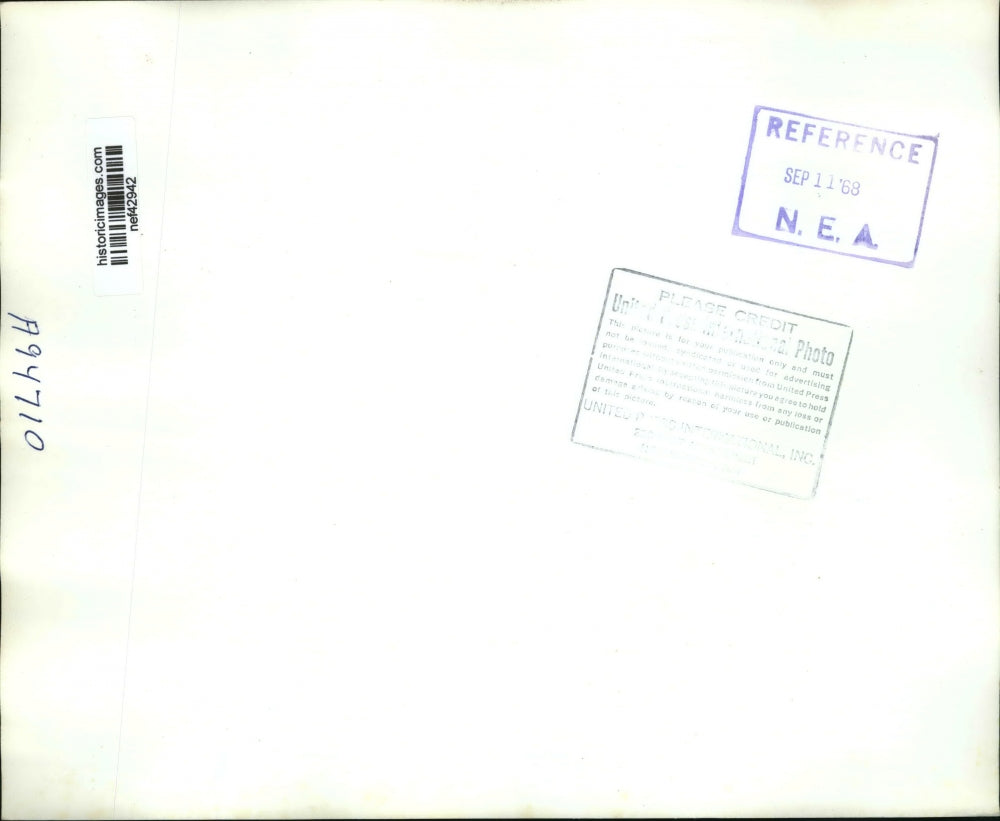 1968 Press Photo Mayor John V. Lindsay of N.Y greeted at Kansas City Airport