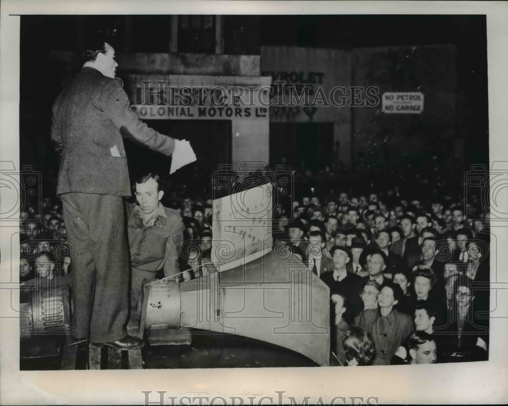 1946 Press Photo Phil Piratin Communist Leader of Parliament address at Rally - Historic Images