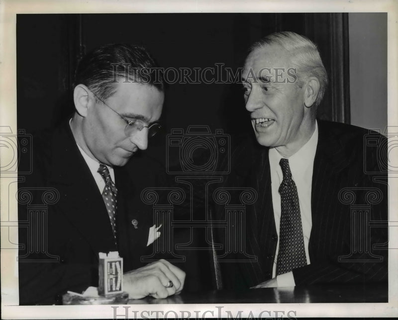 Load image into Gallery viewer, 1941 Press Photo Thomas J Curran Shown with Robert P Lewis Election as Sheriff
