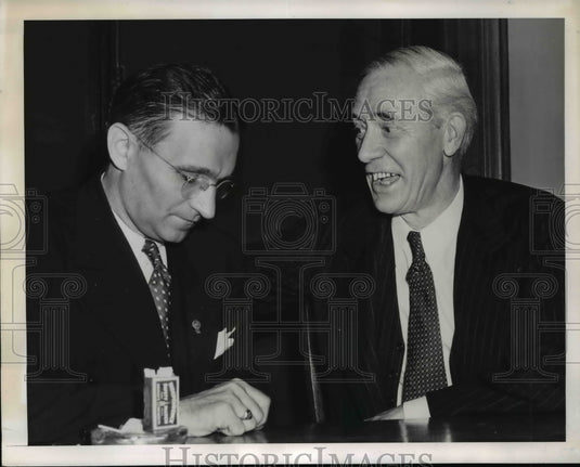 1941 Press Photo Thomas J Curran Shown with Robert P Lewis Election as Sheriff