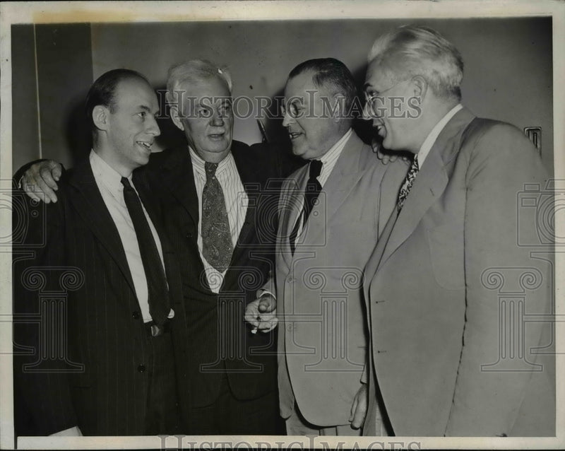 Load image into Gallery viewer, 1944 Press Photo Herbert Brownell Republican Natl.Chairman guest on luncheon
