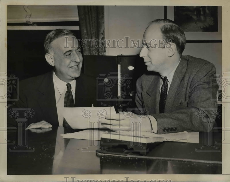 Load image into Gallery viewer, 1944 Press Photo Herbert Brownell Jr.announced Roges Straus as GOP Vice Chairman
