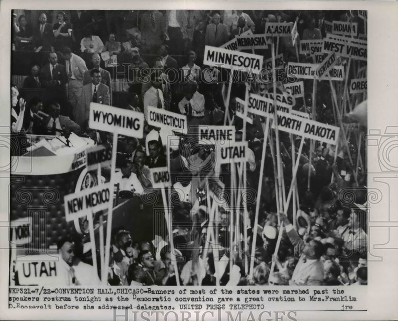 Load image into Gallery viewer, 1952 Press Photo Members of Democratic Convention Gave Mrs Roosevelt Ovation
