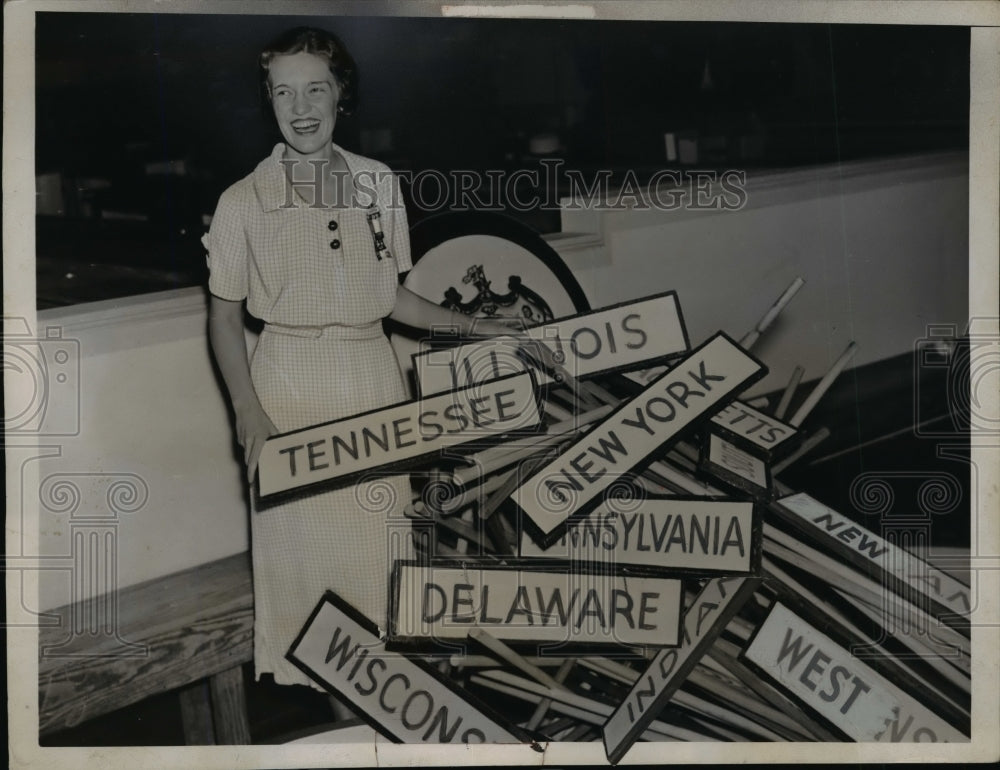 1936 Press Photo Darrell St. Clair Holding Placards That Will Identify Delegates