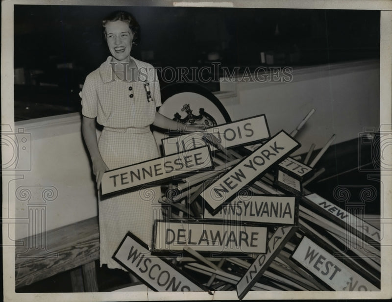Load image into Gallery viewer, 1936 Press Photo Darrell St. Clair Holding Placards That Will Identify Delegates
