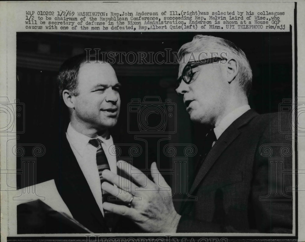 1969 Press Photo John Anderson at House GOP caucus with Albert Quie - nef43139