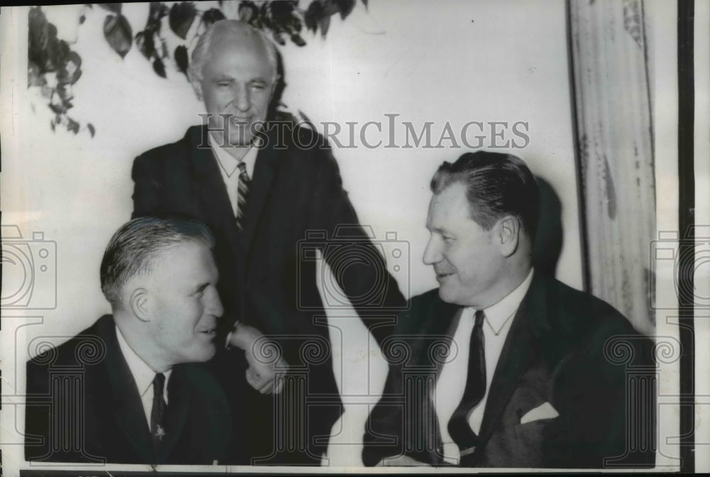 1962 Press Photo Nelson Rockefeller Meets George Romney, John Martin in Detroit